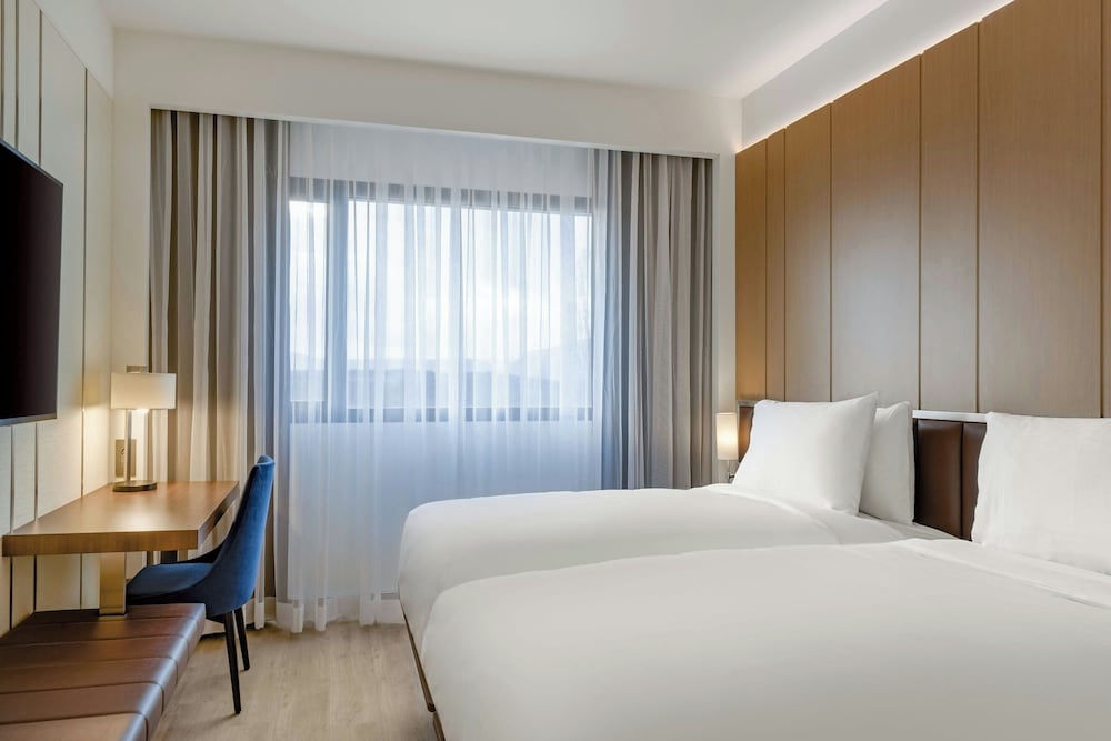 Room, 2 Twin Beds, City View - Photo 5