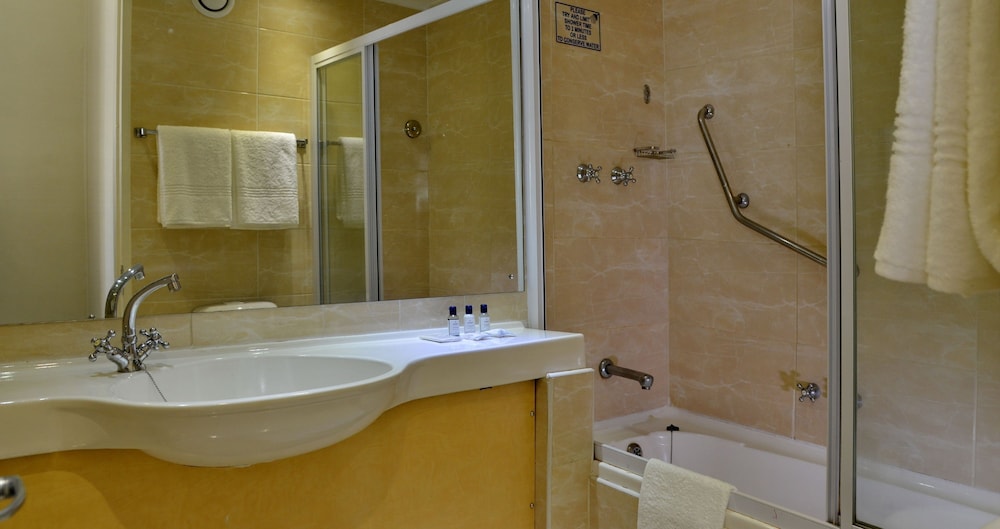 Standard Suite, 2 Twin Beds photo 3