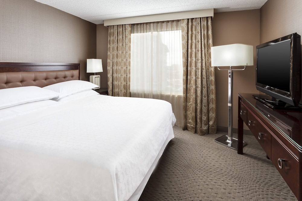Club Room, 1 King Bed - Photo 1