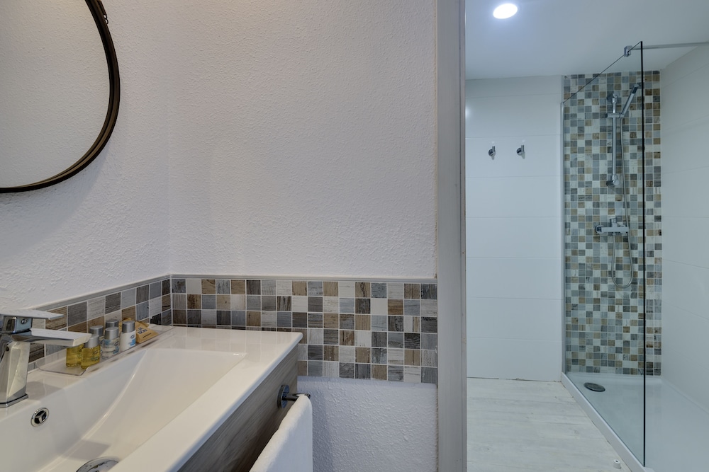 Apartment, 1 Bedroom, Balcony - Photo 8
