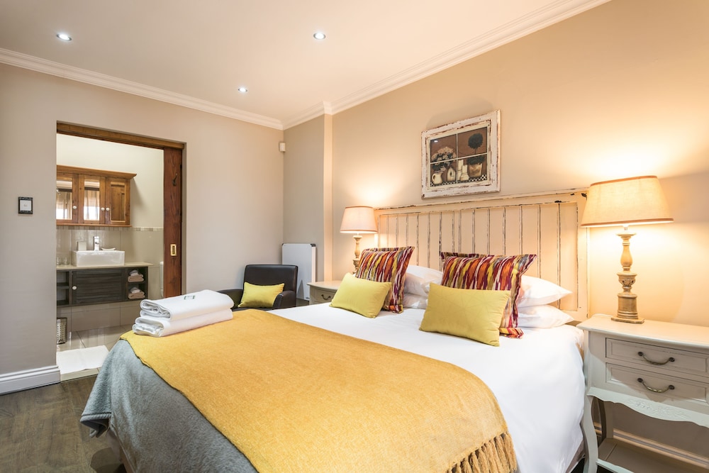 Deluxe Double Room, 1 Bedroom, Private Bathroom, Garden Area photo 2