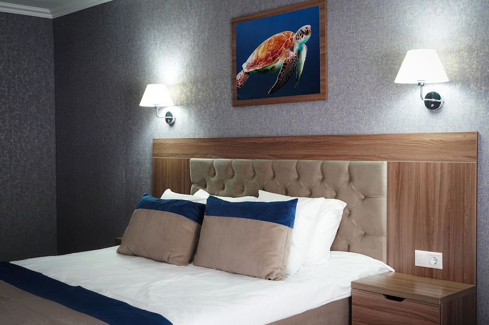 Comfort Room, 1 Queen Bed with Sofa bed photo 1