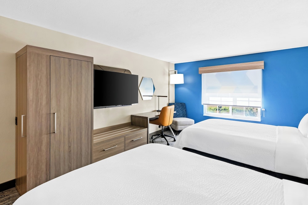 Standard Room, 2 Queen Beds - Photo 4