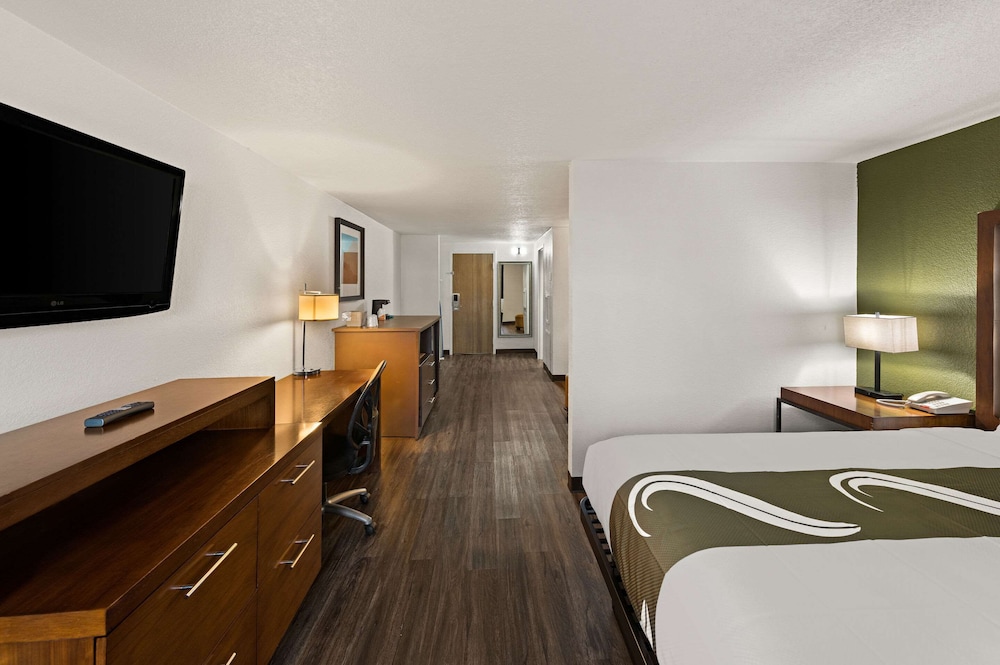Business Suite, 1 King Bed, Non Smoking - Photo 9