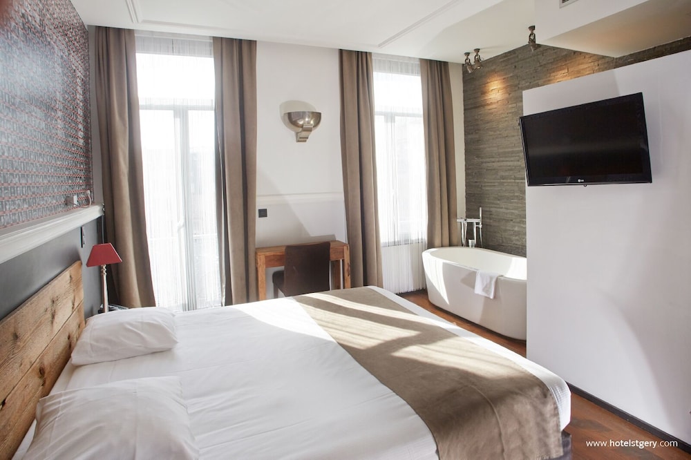 Grand Double Room - Photo 17