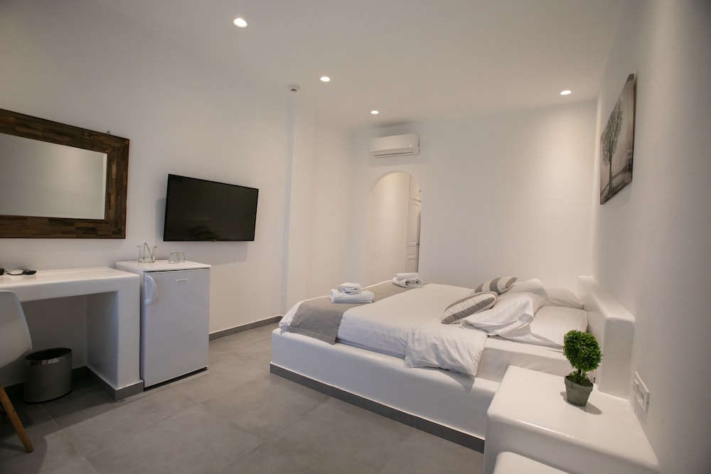 Deluxe Room, 1 Queen Bed, Balcony, Sea View - Photo 14