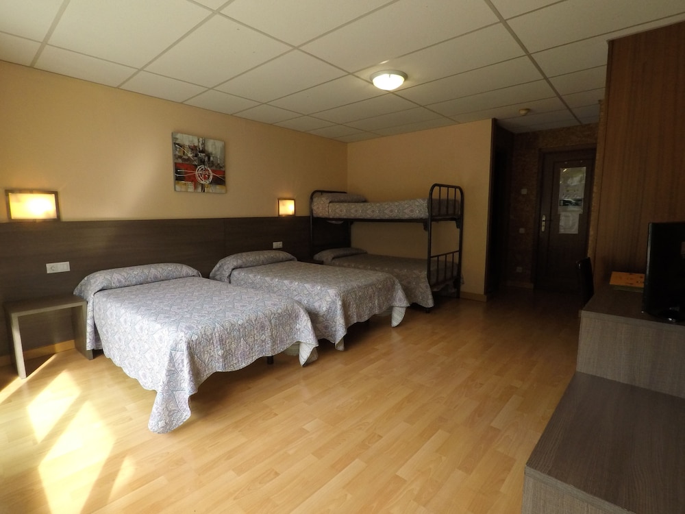 Quadruple Room (2 adults and 2 children) photo 3