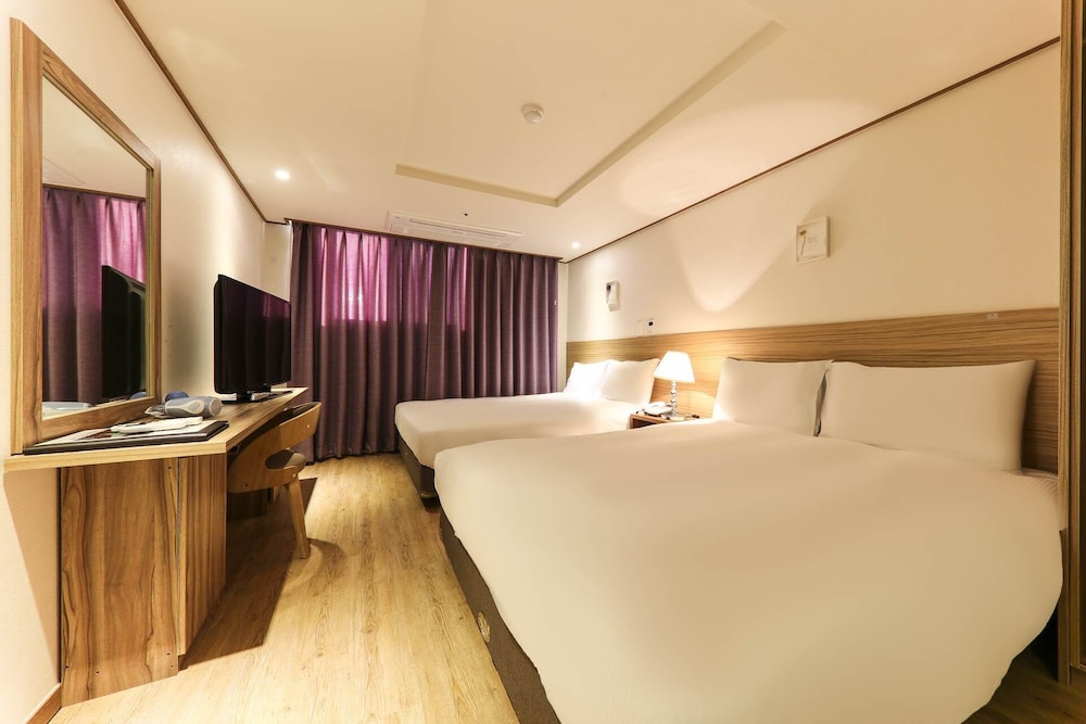 Junior Quadruple Room, 2 Double Beds