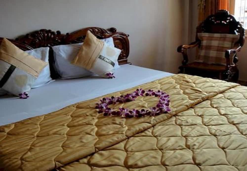 Deluxe Double or Twin Room (with A/C)