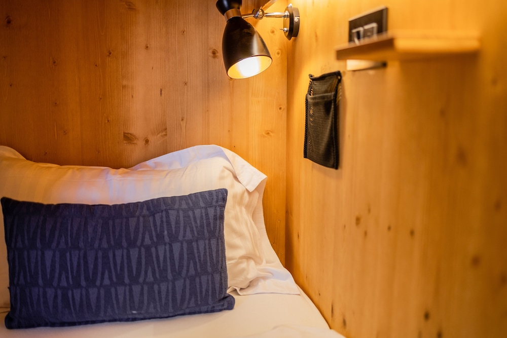 Economy Room, 1 Twin Bed, Shared Bathroom (Economy Single Room) photo 3