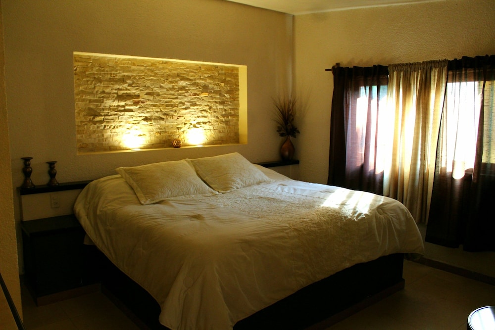 Room, 1 King Bed photo 2