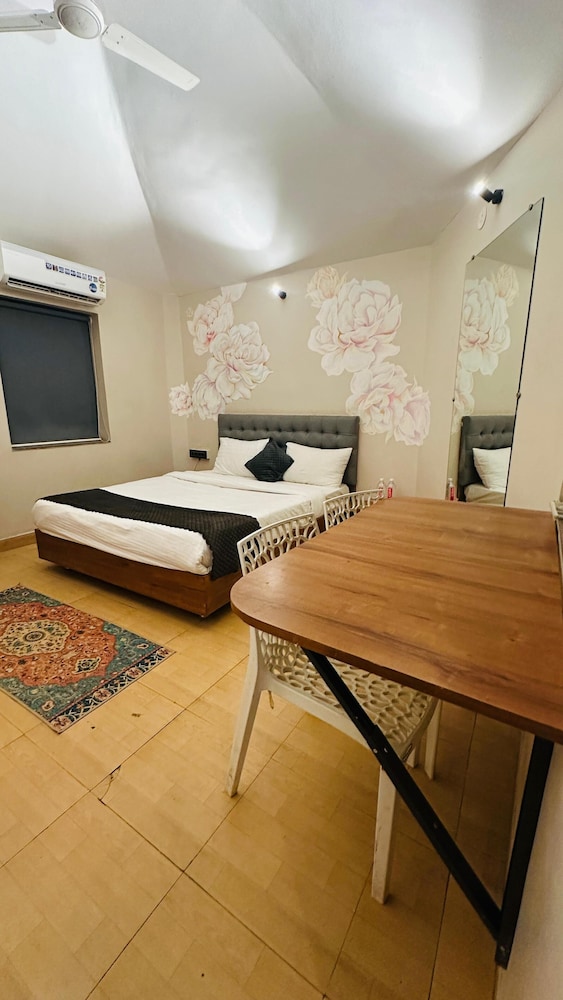 Deluxe Room, Balcony, City View