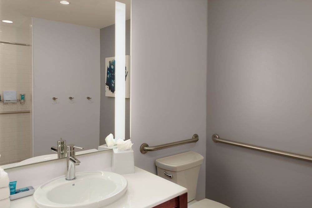 Traditional Room, 2 Queen Beds (Mobility Accessible, Roll-In Shower) - Photo 4