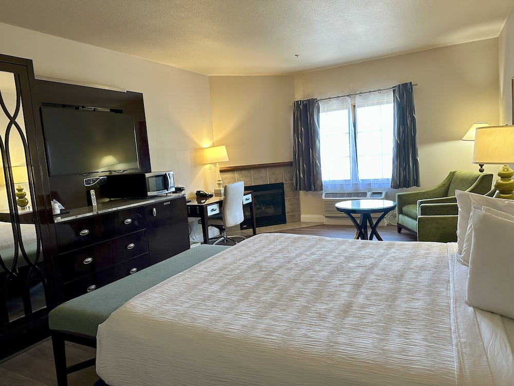 Suite, 1 King Bed, Non Smoking, Jetted Tub (Balcony)