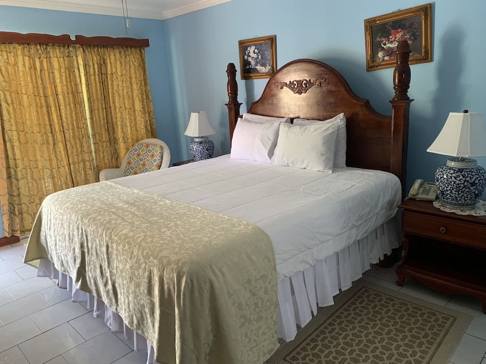 Superior Room, 1 Queen Bed, Balcony, Pool View photo 3