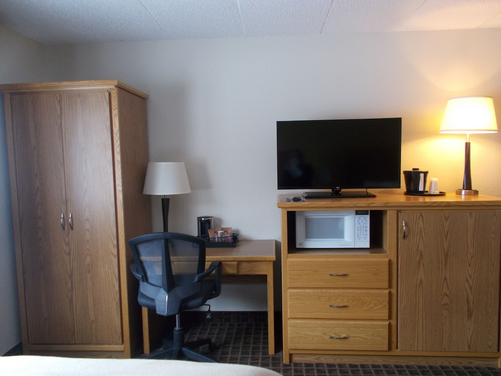 Superior Suite, 1 King Bed, Non Smoking - Photo 3