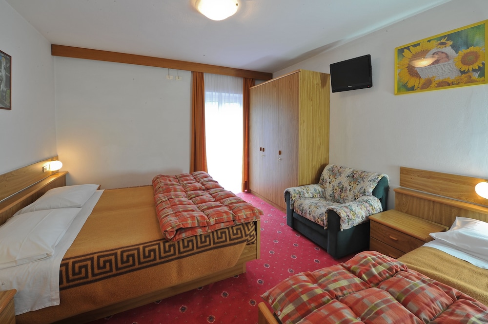 Comfort Triple Room