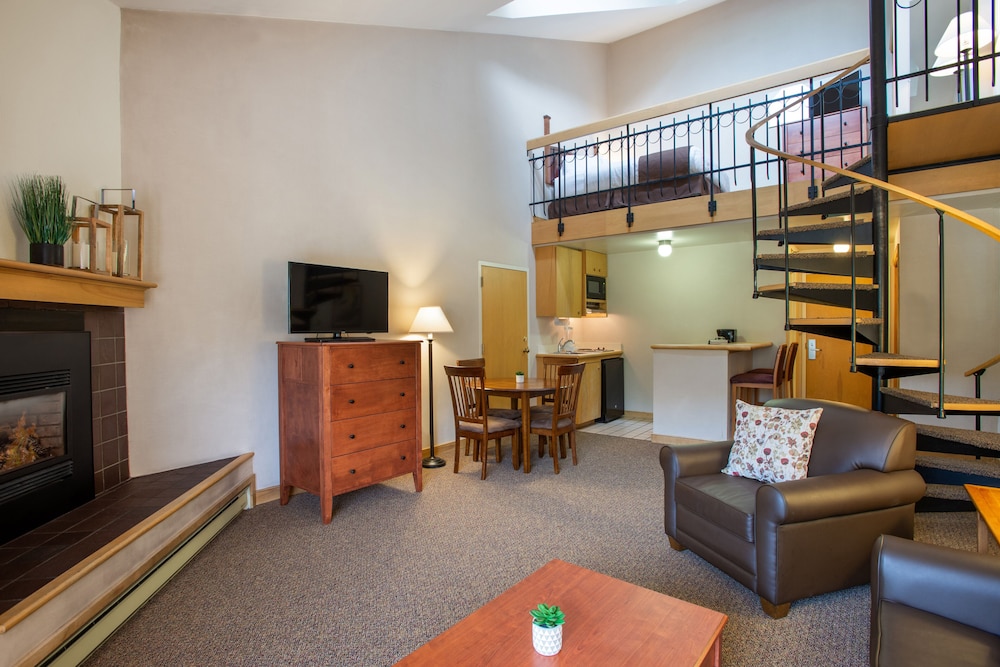 Basic Studio (Lofted) photo 3