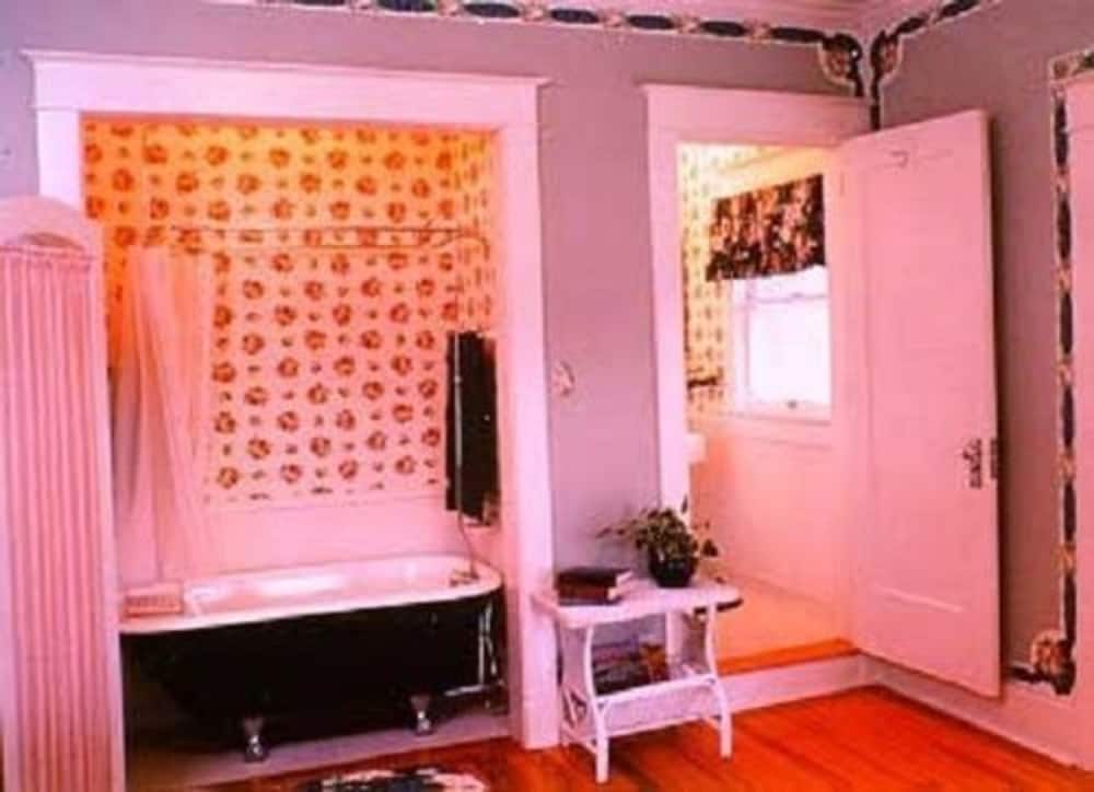 Room, Private Bathroom (Balcony Room) photo 2