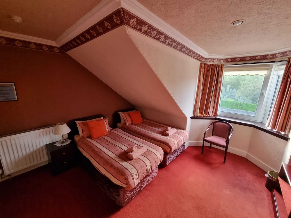 Standard Twin Room, 2 Twin Beds, Private Bathroom photo 2