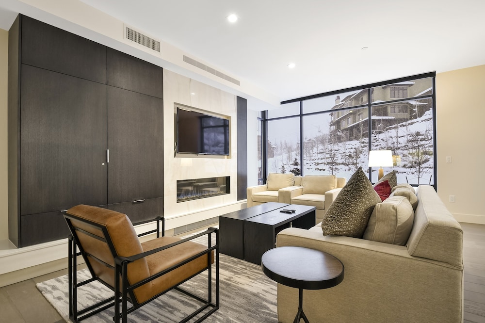 Condo, 3 Bedrooms