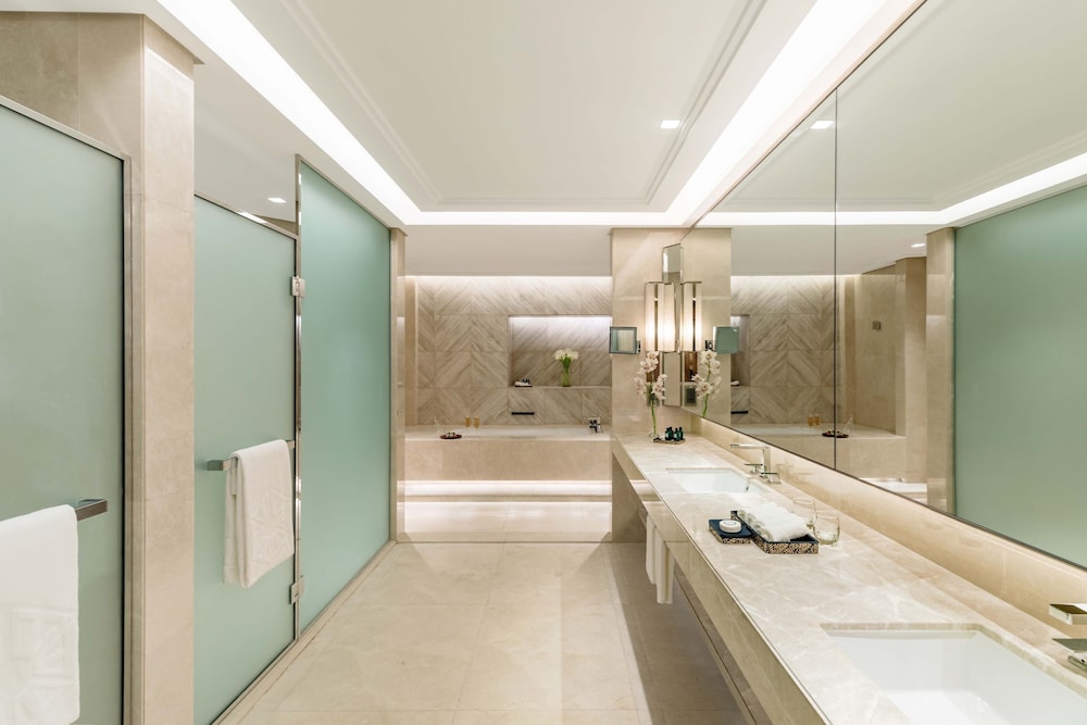 Exotica Suite Sea View with Open Jacuzzi and Club Lounge Access thumbnail 5