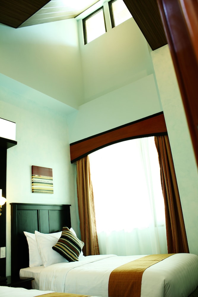 Suite, 2 Bedrooms - Photo 3