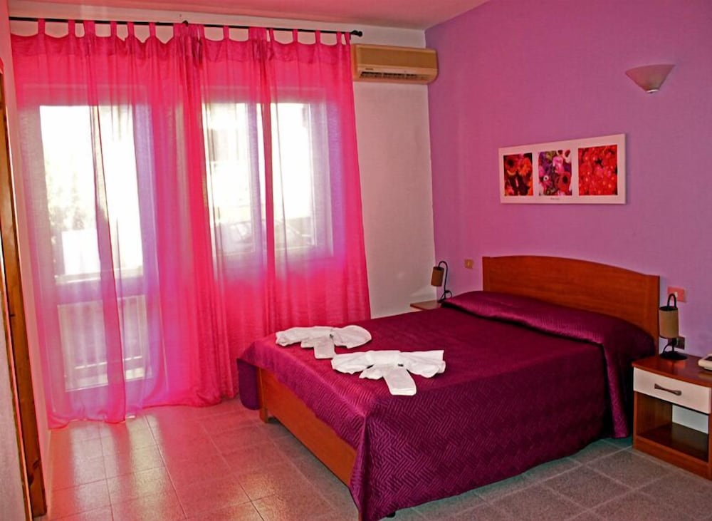 Standard Double Room, 1 Queen Bed photo 3