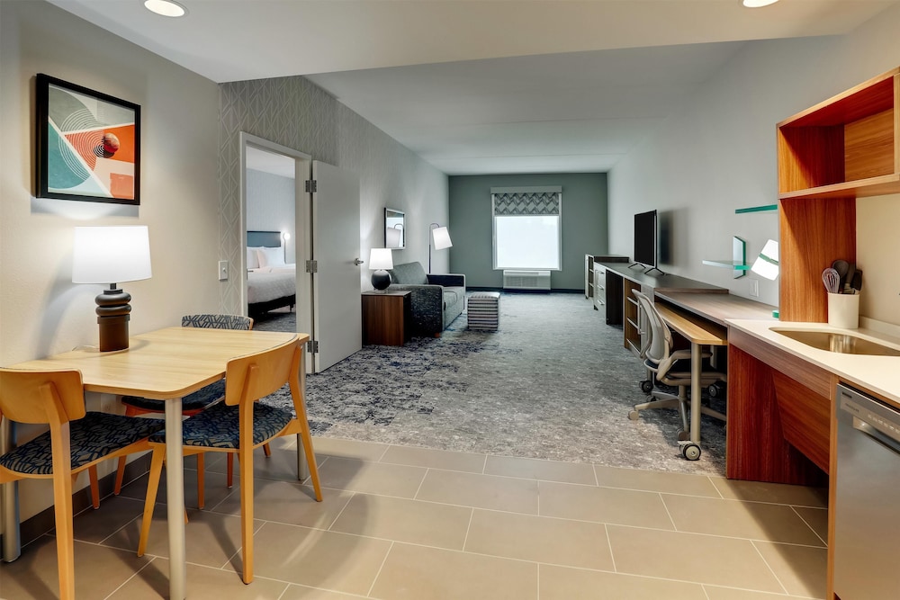 Suite, 2 Queen Beds, Accessible (Roll-in Shower)
