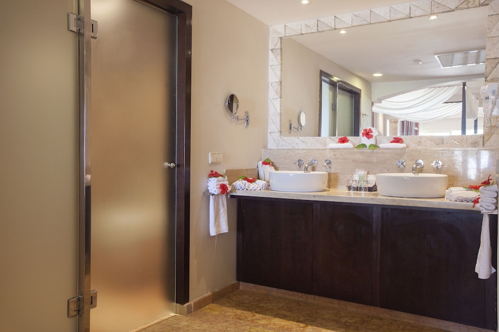 Elegance Club Junior Suite with Jacuzz - Adults Only photo 3