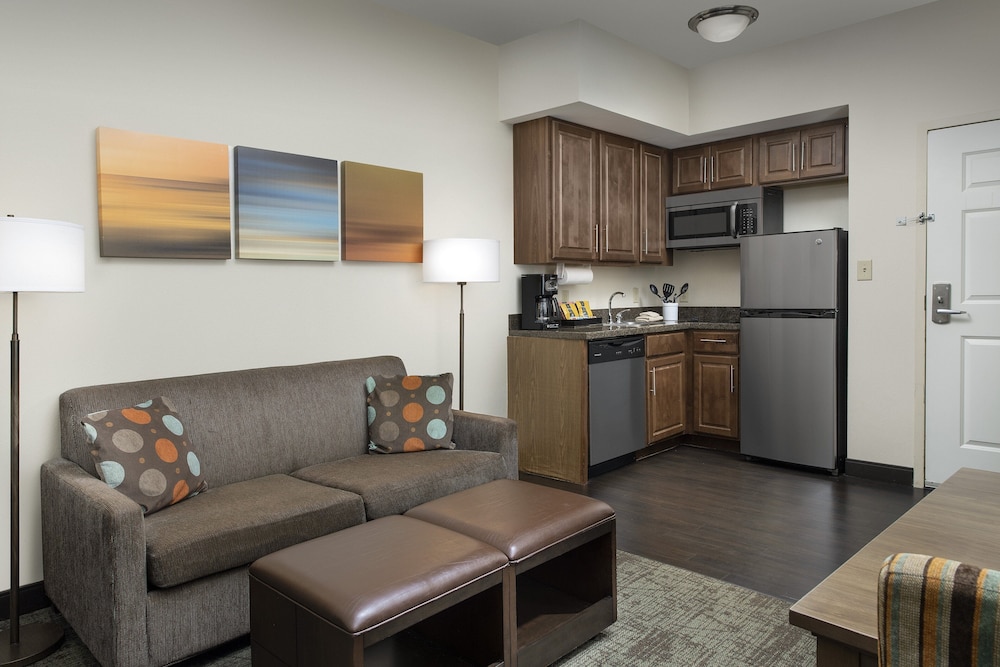 Suite, 2 Bedrooms, Kitchen - Photo 1