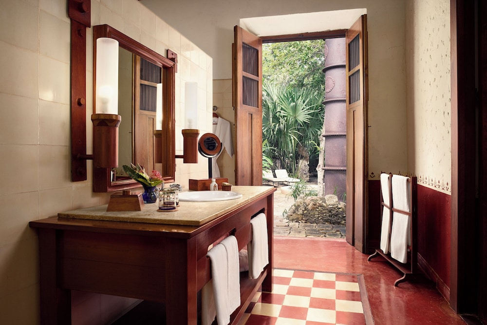 Suite, 2 Queen Beds - Photo 12