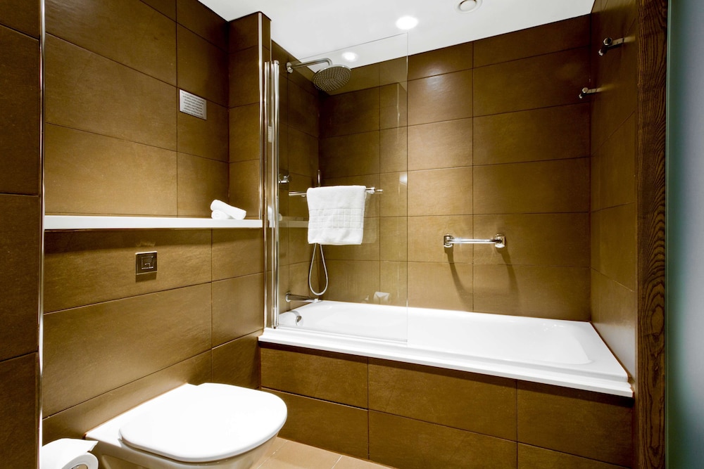 Suite, 1 Bedroom (Runway View) - Photo 11
