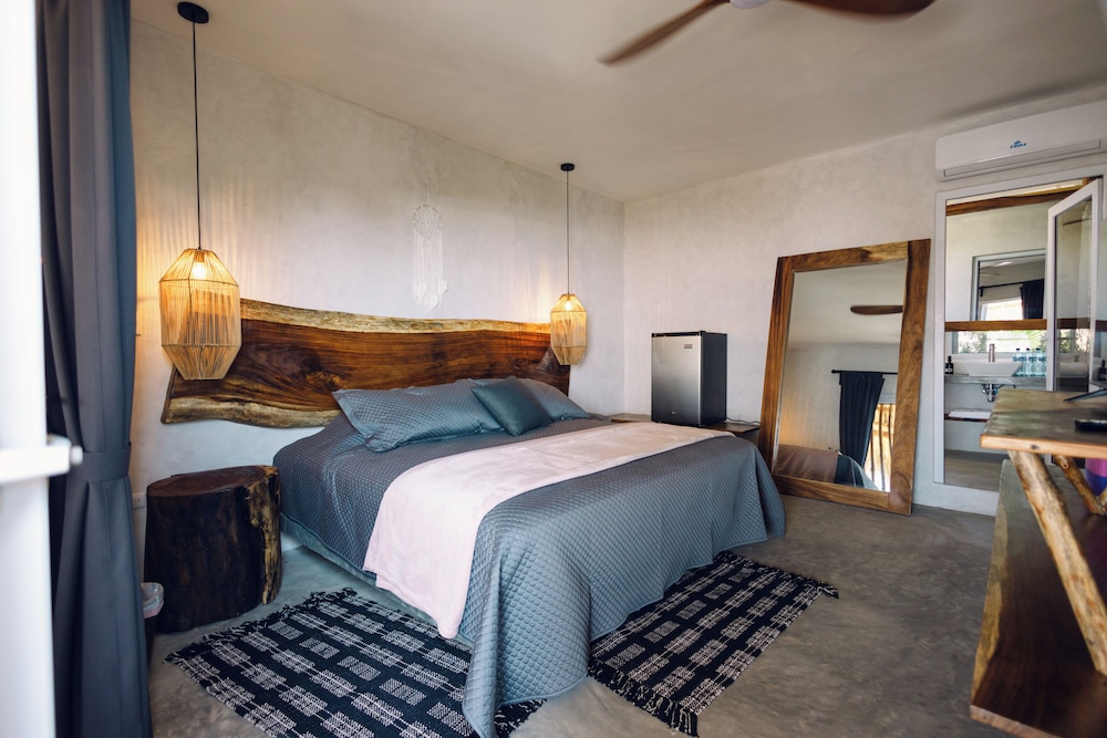 Room, 1 King Bed, Ocean View photo 2