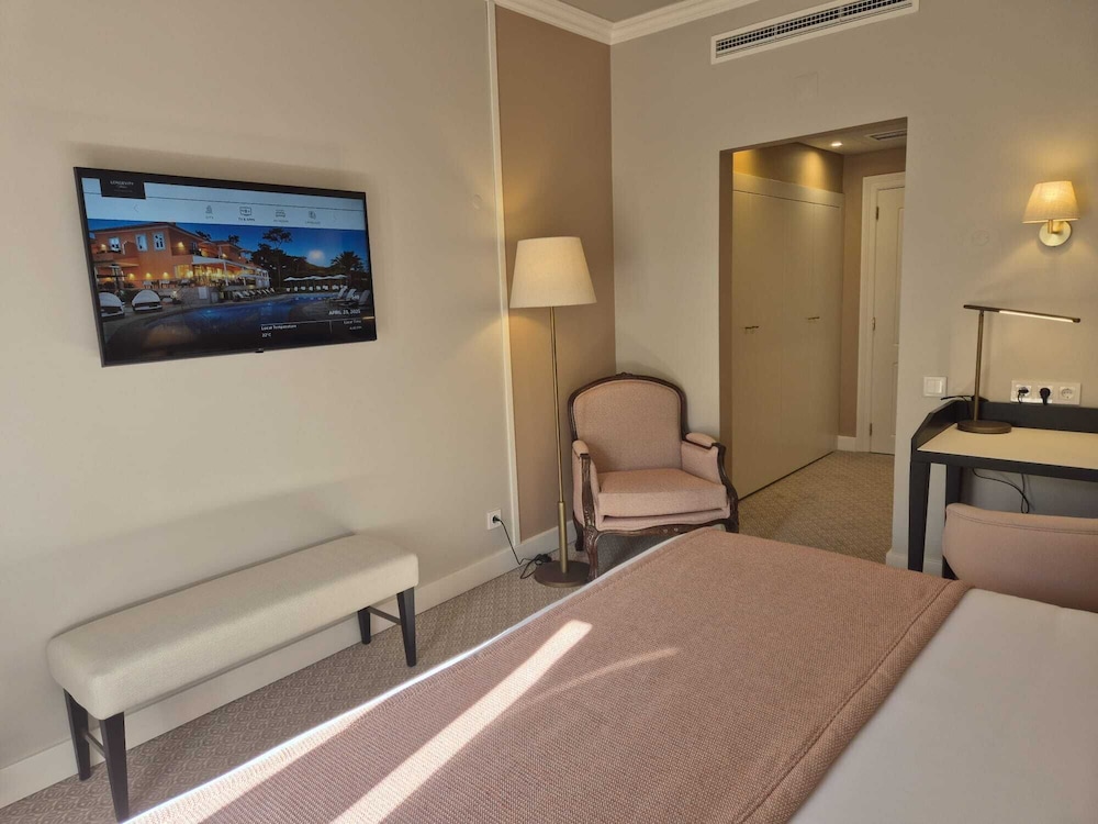 Deluxe Room, Partial Sea View and SPA access - Photo 2