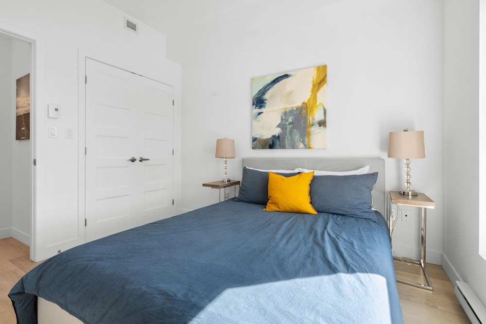 Business Room, 1 Queen Bed with Sofa bed photo 1