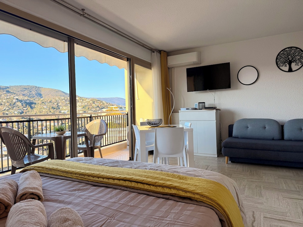 Family Studio, Balcony, Mountain View photo 2