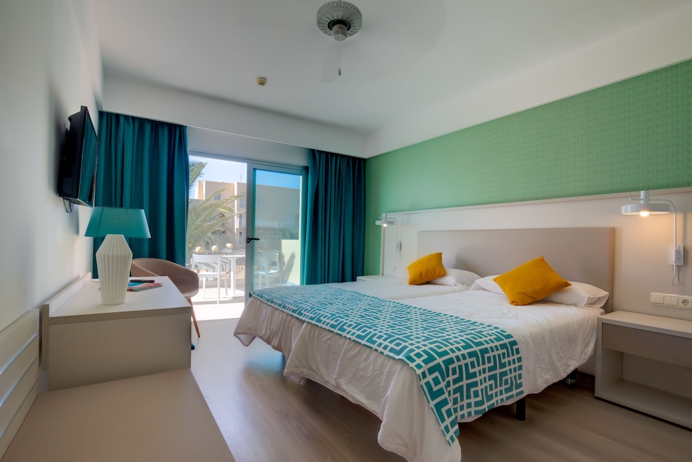 Standard Double Room Single Use photo 3