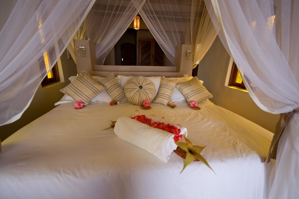 Suite, 1 King Bed (Courtyard, incl. Airport transfers) photo 2