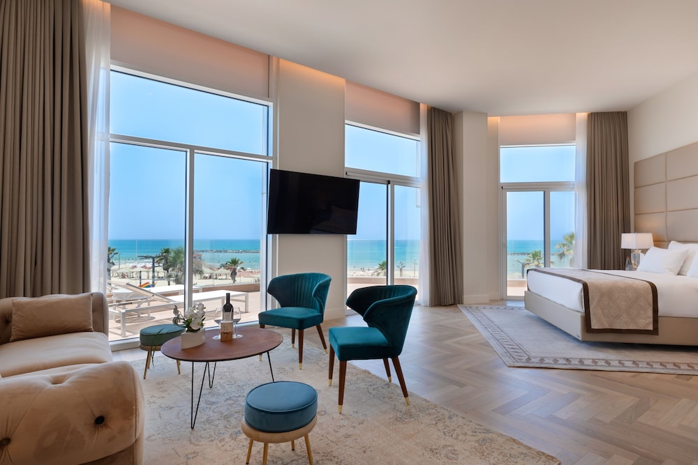 Presidential Studio Suite, Balcony photo 2