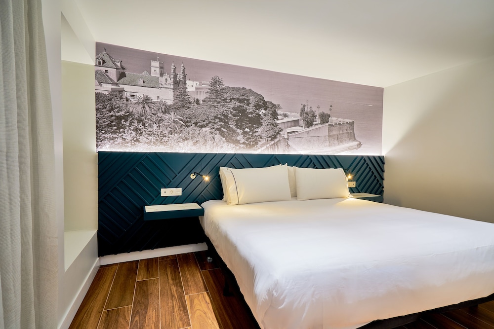 Suite, 1 Bedroom, Terrace - Photo 8