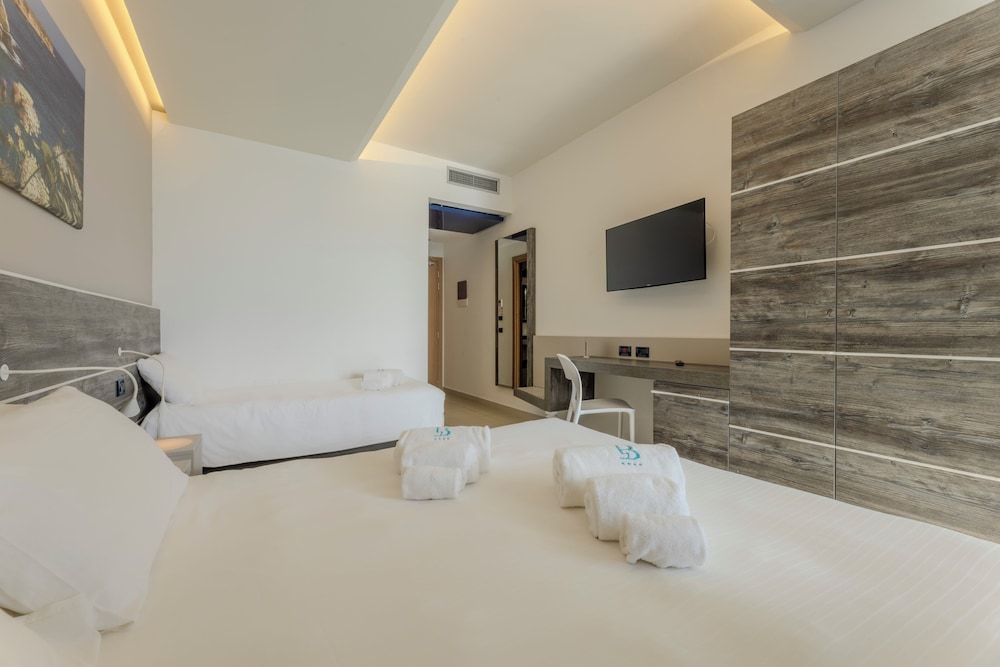 Superior Triple Room photo 2