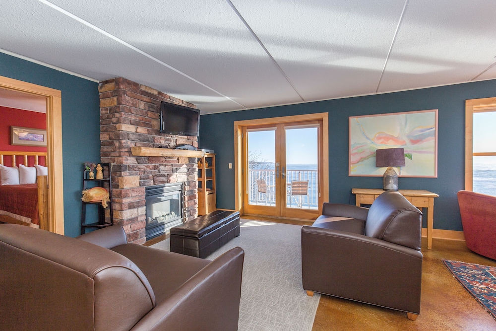 Deluxe Suite, 2 Bedrooms, Lake View photo 2
