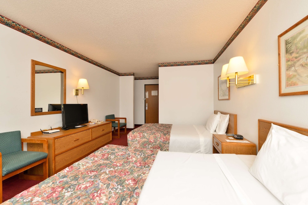 Room, 2 Queen Beds, Non Smoking - Photo 1