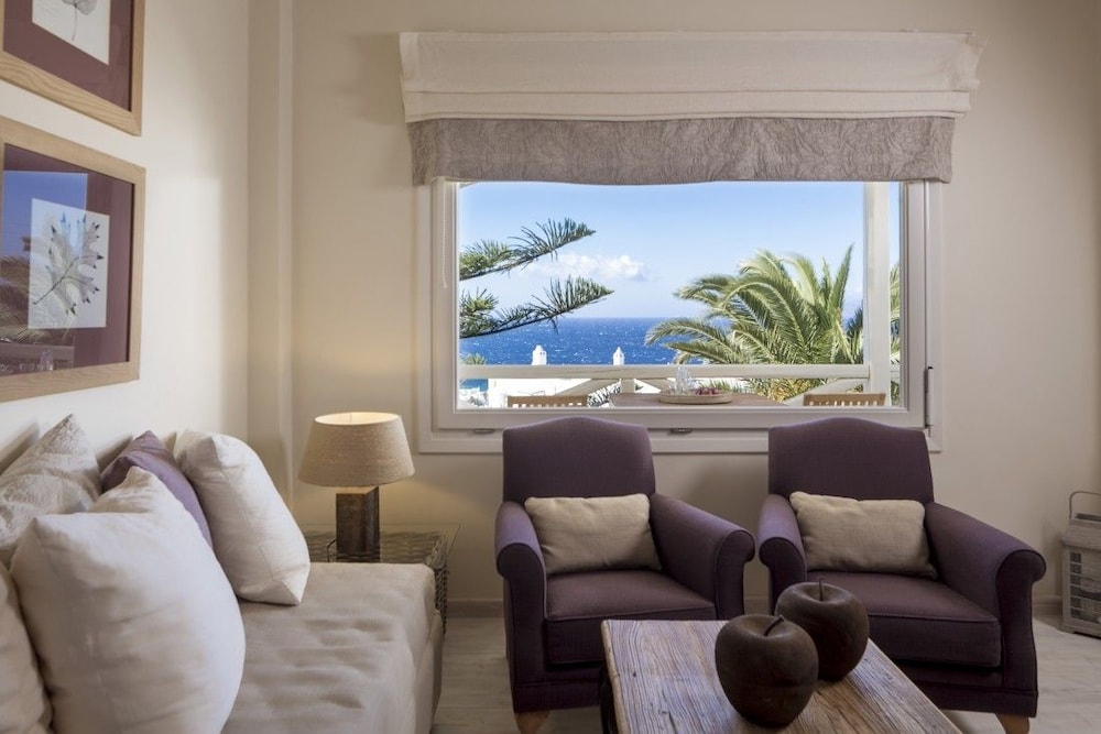 Superior Suite, Sea View - Photo 9