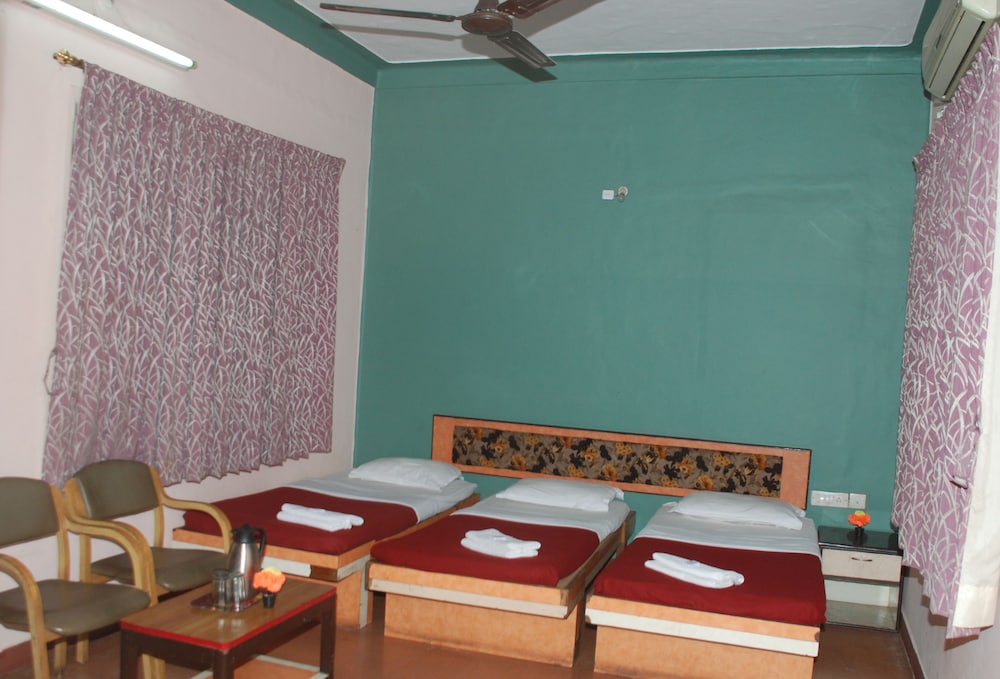 Basic Double Room, 1 Double Bed photo 3
