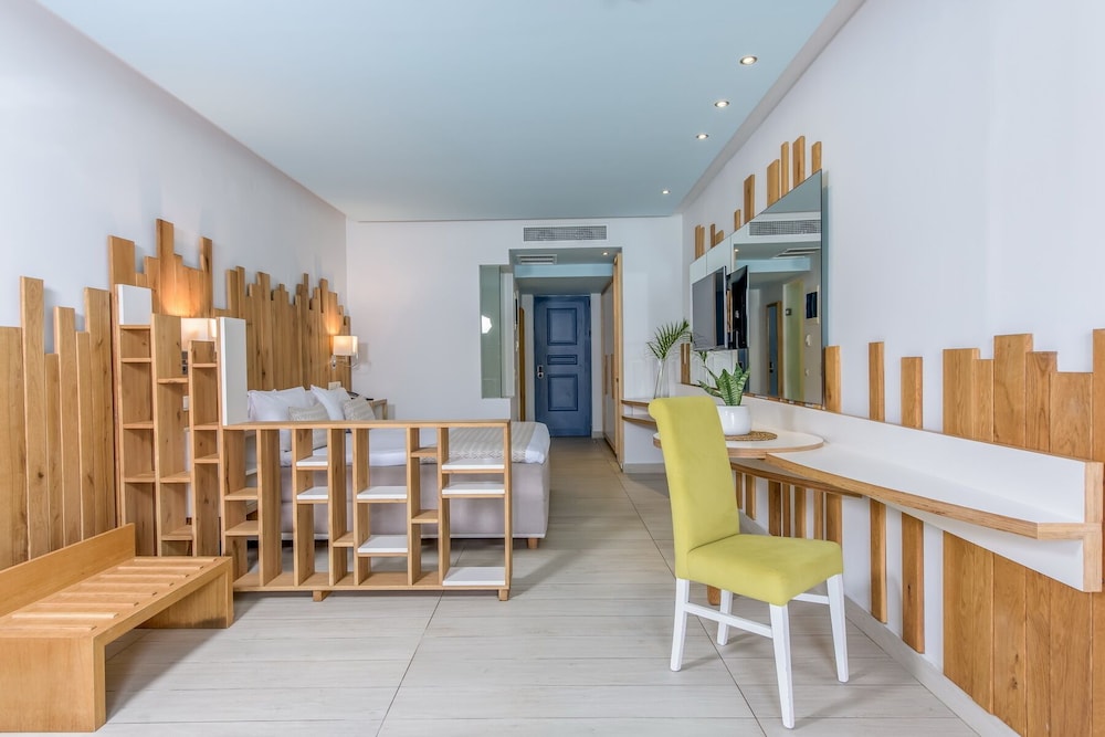 Junior Suite, Pool Access, Sea Facing