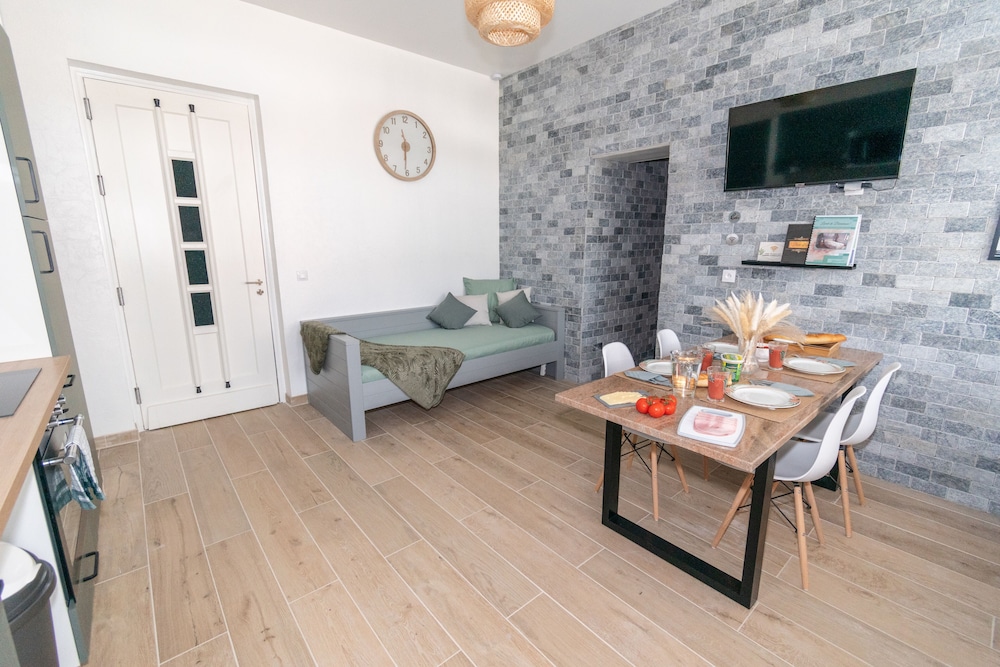 Cozy Scandinavian Apartment - Photo 9