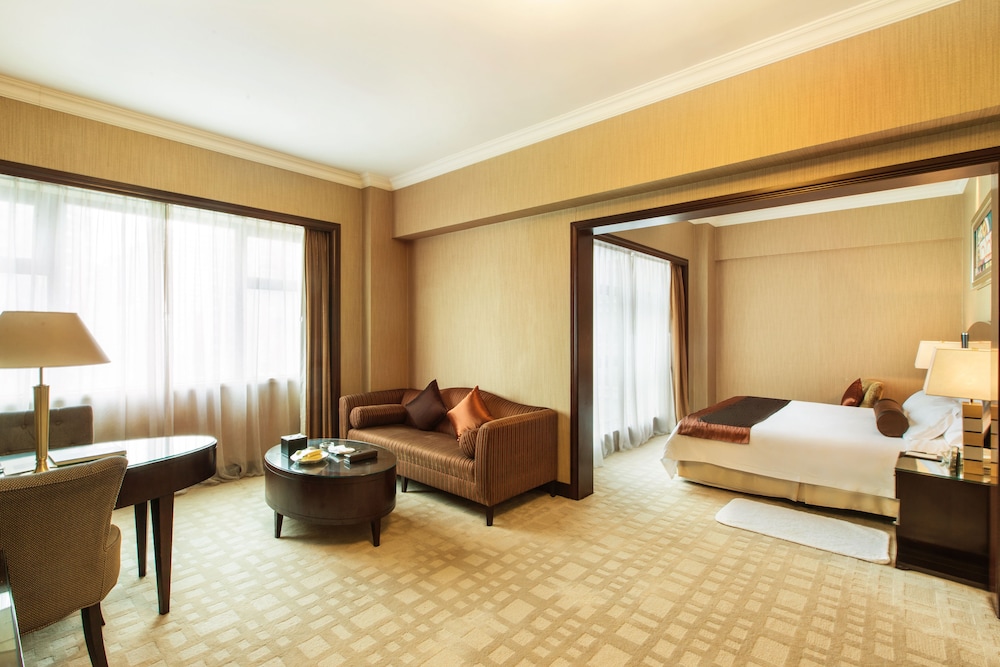 Business king size bed Room - Photo 1