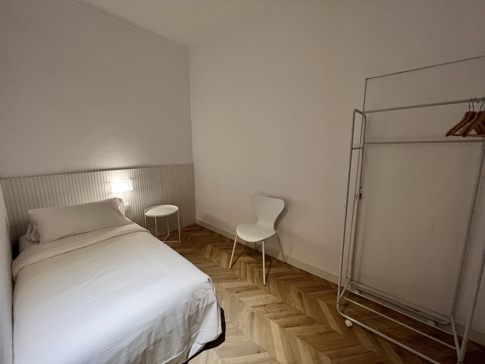 Basic Room, Shared Bathroom photo 2